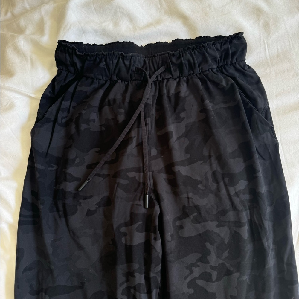 Lululemon camo joggers size 6